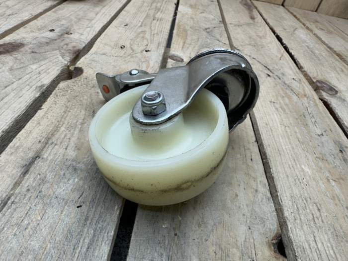 RUEDA GIRATORIA AFO 8CM CON FRENO