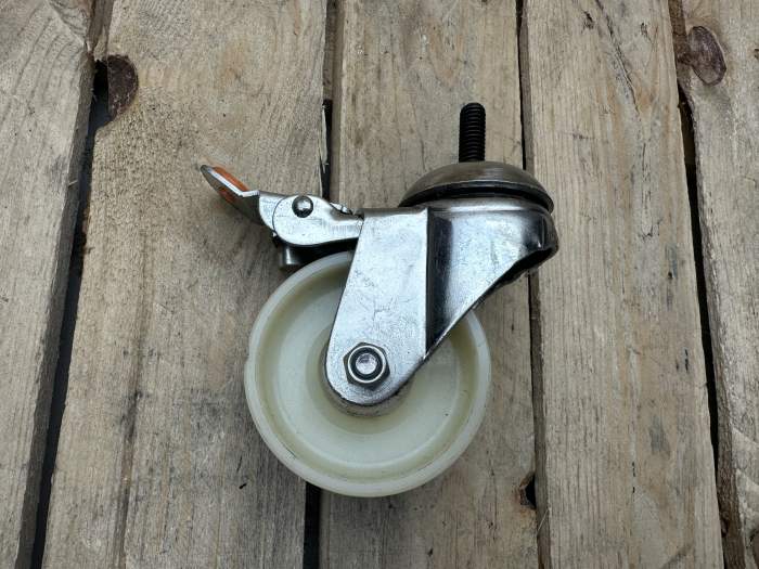 RUEDA GIRATORIA AFO 8CM CON FRENO