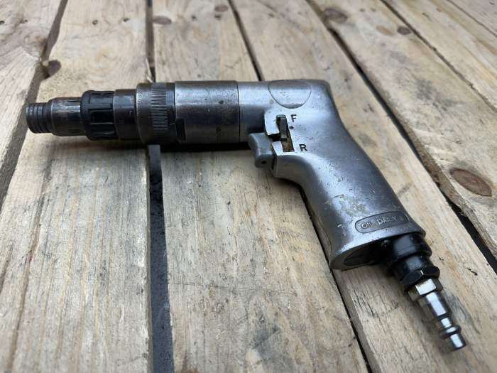 ATORNILLADOR NEUMÁTICO INDUSTRIAL PISTOLA 1