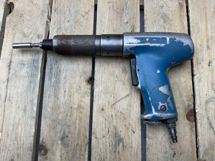 ATORNILLADOR NEUMÁTICO INDUSTRIAL AZUL 9 - QrBox.es