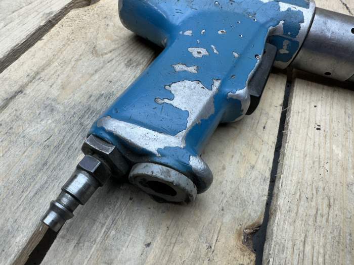 ATORNILLADOR NEUMÁTICO INDUSTRIAL AZUL 9 - QrBox.es