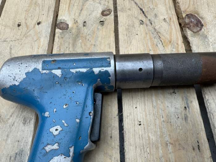 ATORNILLADOR NEUMÁTICO INDUSTRIAL AZUL 9 - QrBox.es