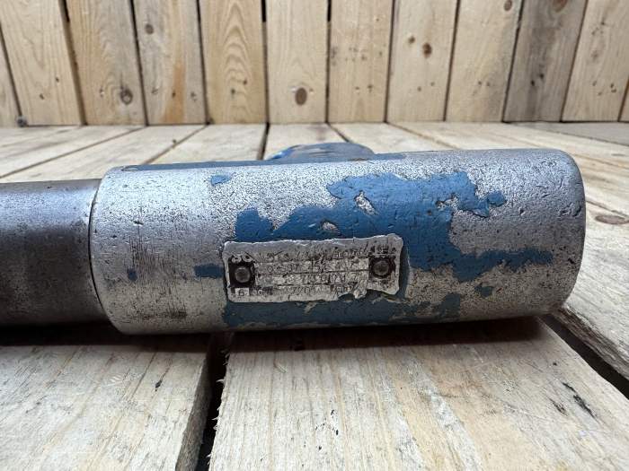 ATORNILLADOR NEUMÁTICO INDUSTRIAL AZUL 9 - QrBox.es