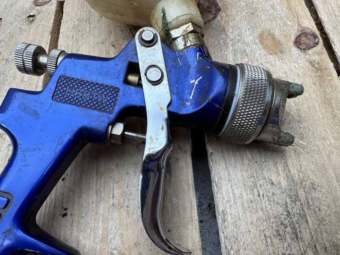 PISTOLA AEROGRÁFICA NEUMÁTICA AZUL - QrBox.es