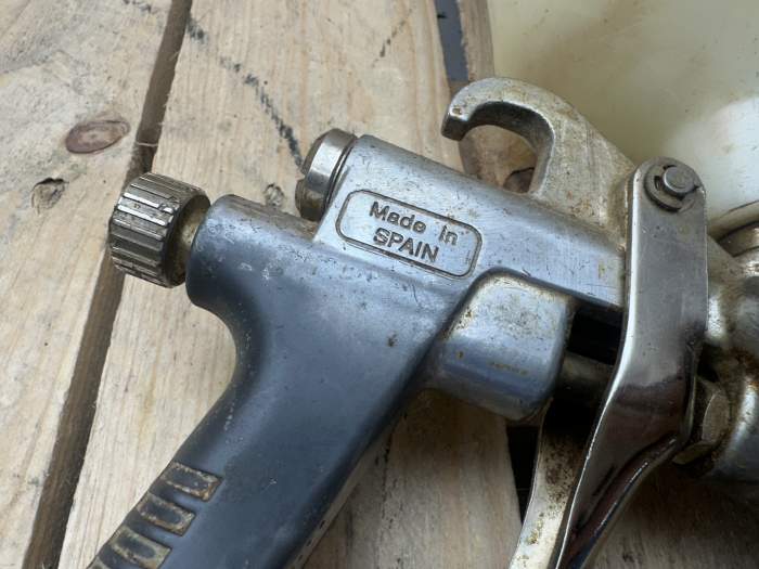 PISTOLA AEROGRÁFICA NEUMÁTICA GRIS - QrBox.es