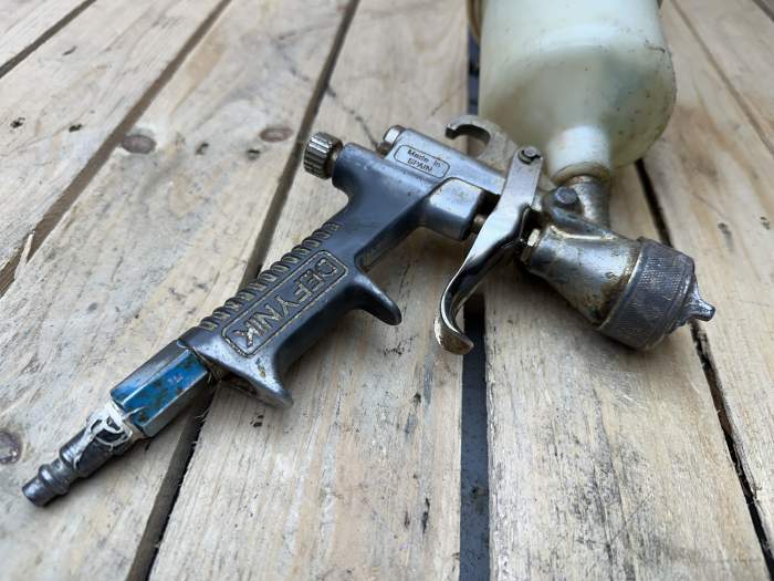 PISTOLA AEROGRÁFICA NEUMÁTICA GRIS - QrBox.es