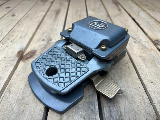 PEDAL ELÉCTRICO ALLEN-BRADLEY BULLETIN 805