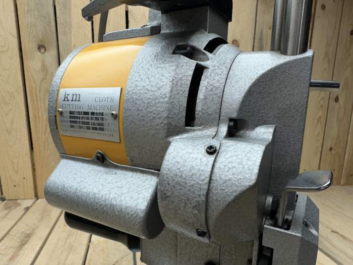 CORTADORA DE TELA JAPONESA KM KS-EU 220V - QrBox.es