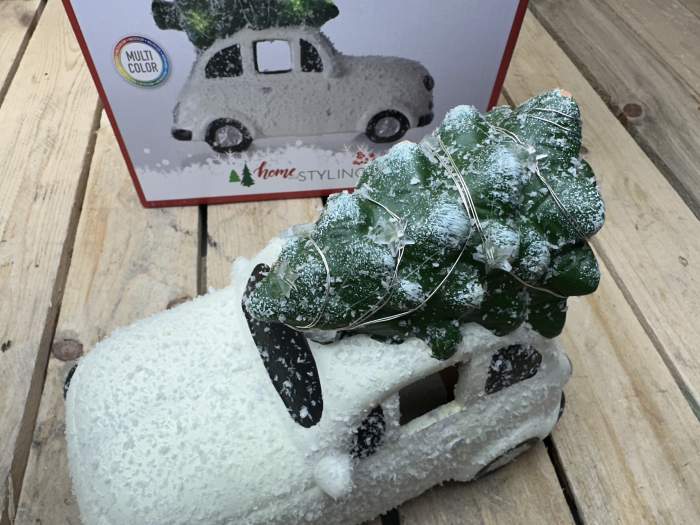 COCHE NAVIDEÑO CON ARBOL BLANCO 23CM
