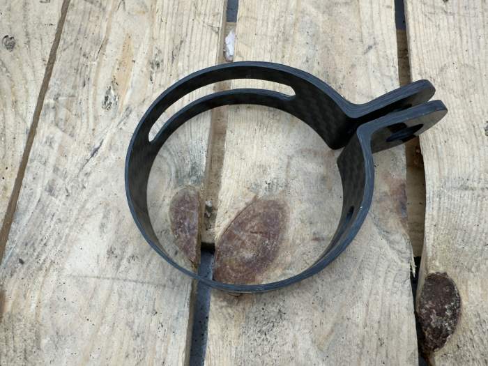 ABRAZADERA DE CARBONO PARA ESCAPE 89 MM