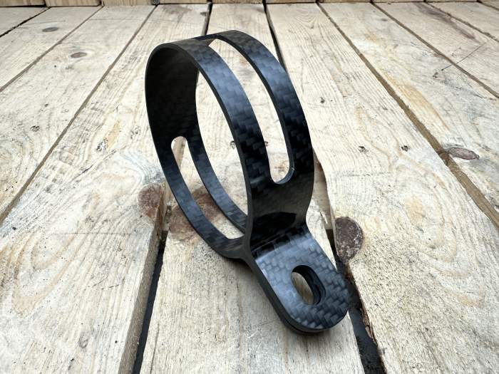 ABRAZADERA DE CARBONO PARA ESCAPE 89 MM