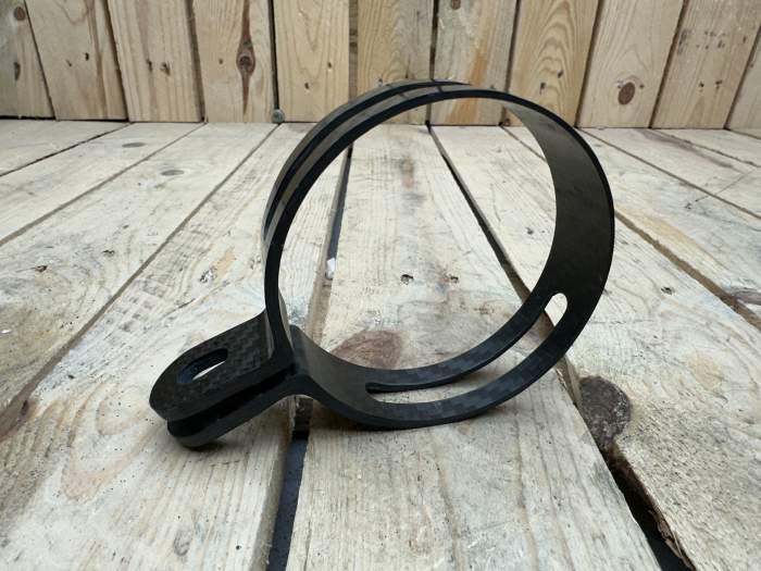 ABRAZADERA DE CARBONO PARA ESCAPE 89 MM