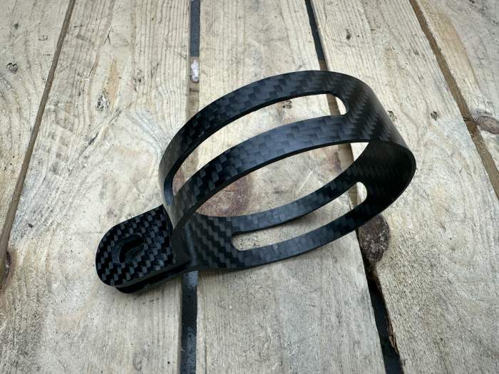 ABRAZADERA DE CARBONO PARA ESCAPE 89 MM