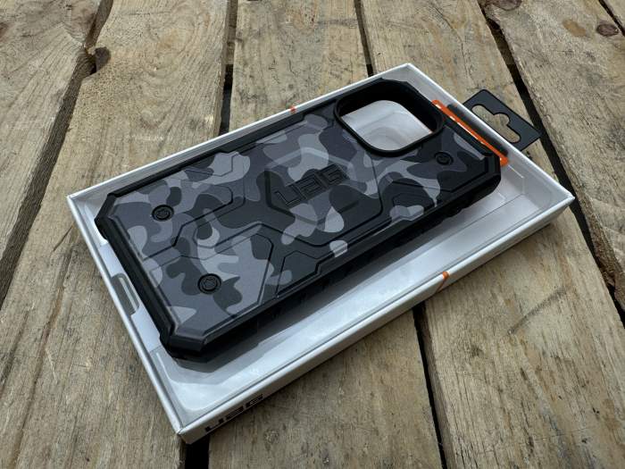 FUNDA UAG PATHFINDER IPHONE 15 PRO MAX CAMU