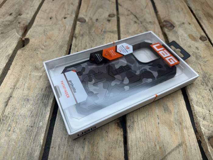 FUNDA UAG PATHFINDER IPHONE 15 PRO MAX CAMU