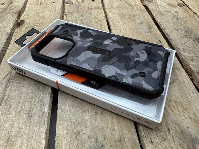 FUNDA UAG PATHFINDER IPHONE 15 PRO MAX CAMU