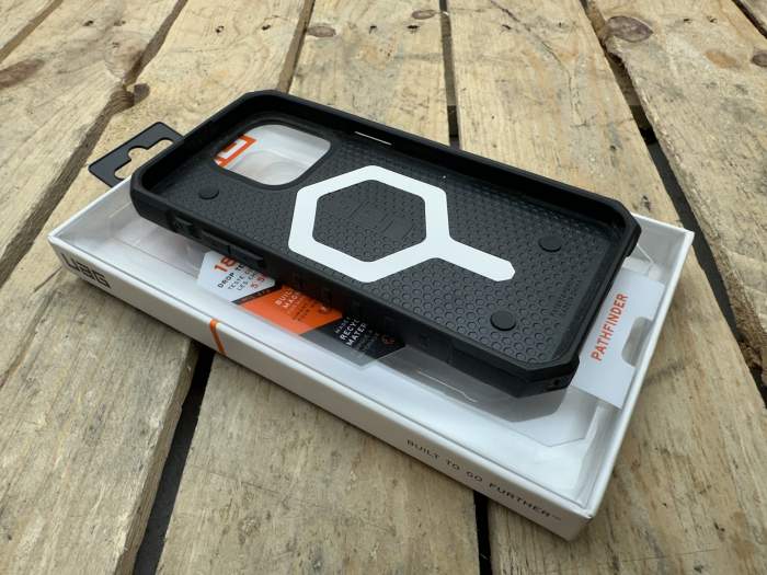 FUNDA UAG PATHFINDER IPHONE 15 PRO MAX CAMU