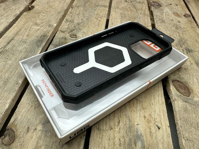 FUNDA UAG PATHFINDER IPHONE 15 PRO MAX CAMU