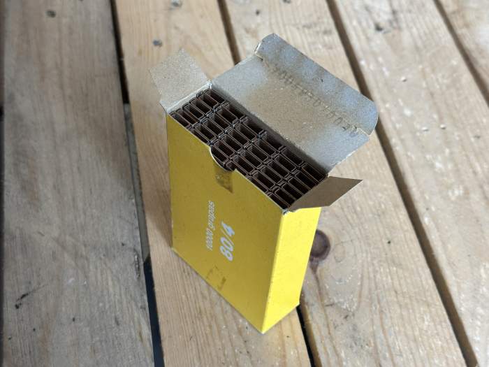 PACK 10.000 GRAPAS 80/4 COLOR BRONCE