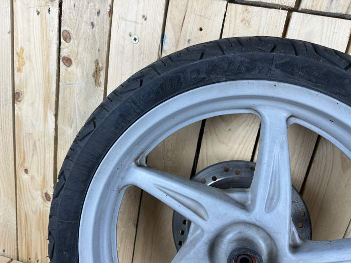 RUEDA DELANTERA COMPLETA SH125 2005