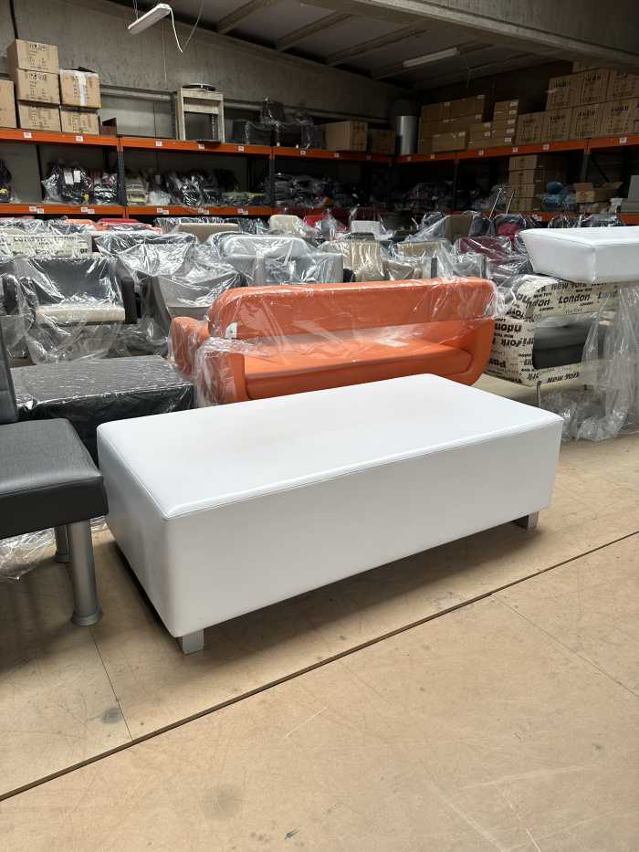 SOFA DE ESPERA BANQUETA BLANCA
