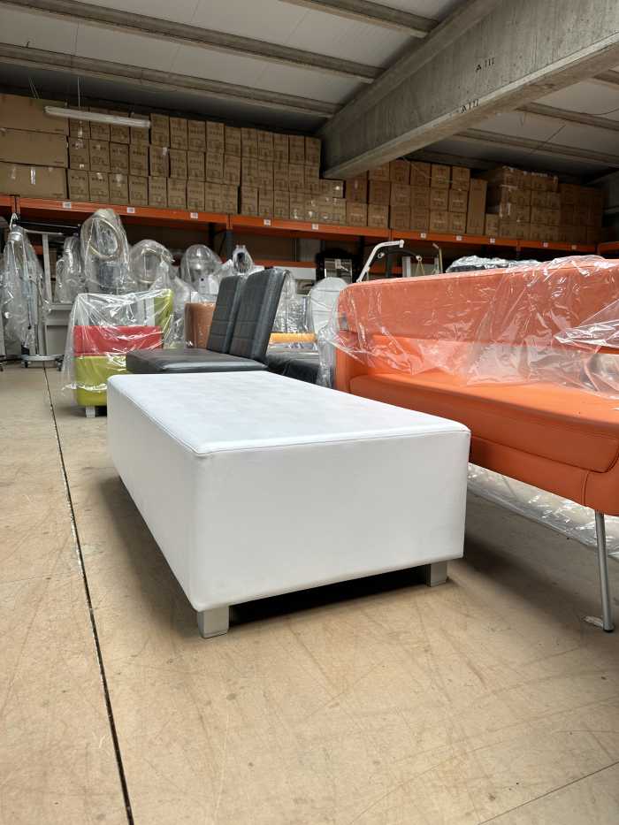 SOFA DE ESPERA BANQUETA BLANCA