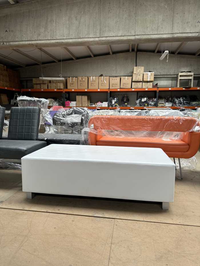 SOFA DE ESPERA BANQUETA BLANCA