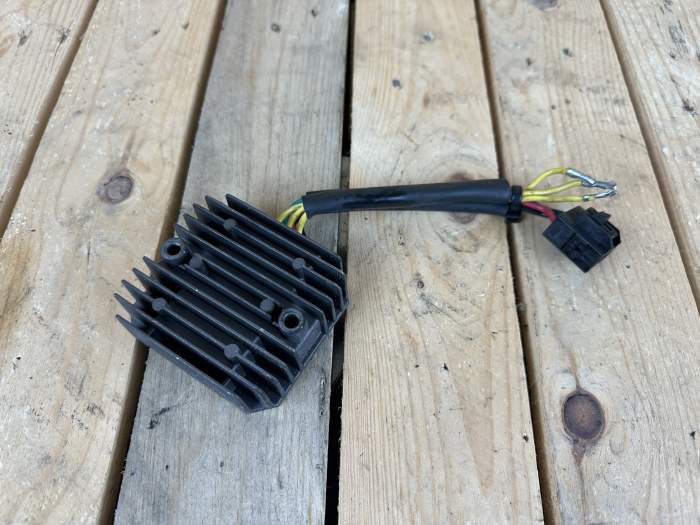REGULADOR DE VOLTAJE HONDA SH125 2005 - QrBox.es