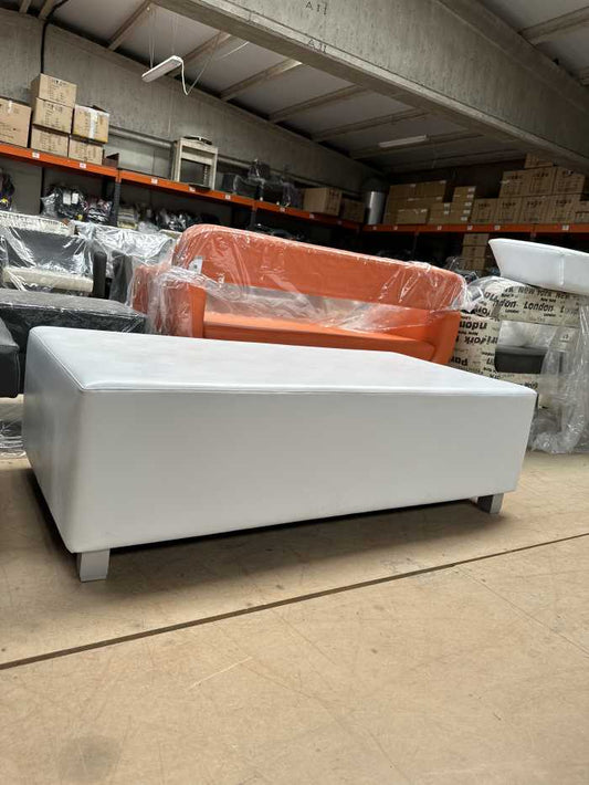 SOFA DE ESPERA BANQUETA BLANCA