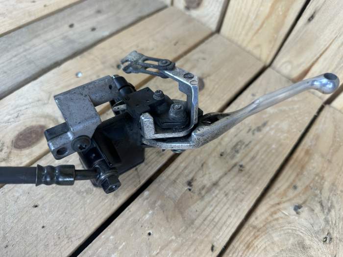 SISTEMA DE FRENADO DELANTERO HONDA SH125 2005