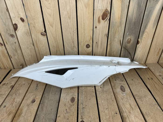 PLASTICO IZQ. BLANCO SYM SYMPHONY SR125 2011