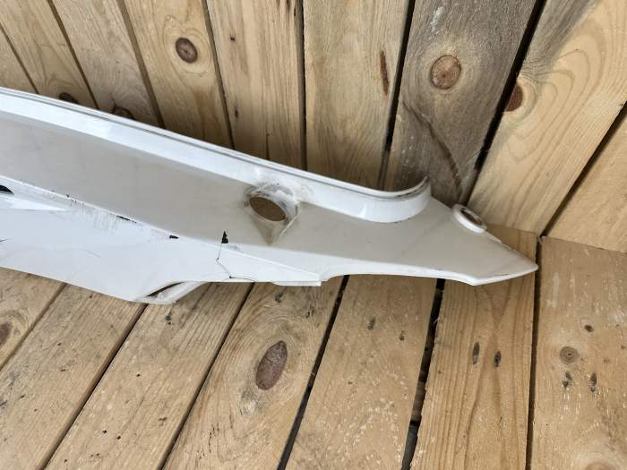 PLASTICO IZQ. BLANCO SYM SYMPHONY SR125 2011