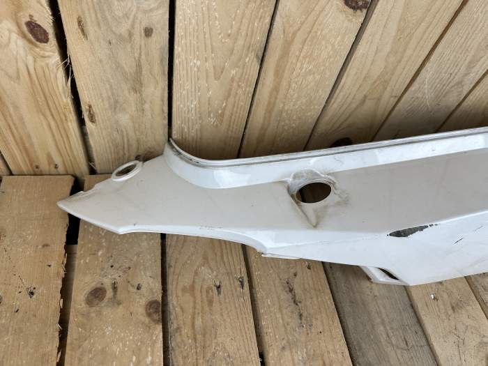 PLASTICO DER. BLANCO SYM SYMPHONY SR125 2011