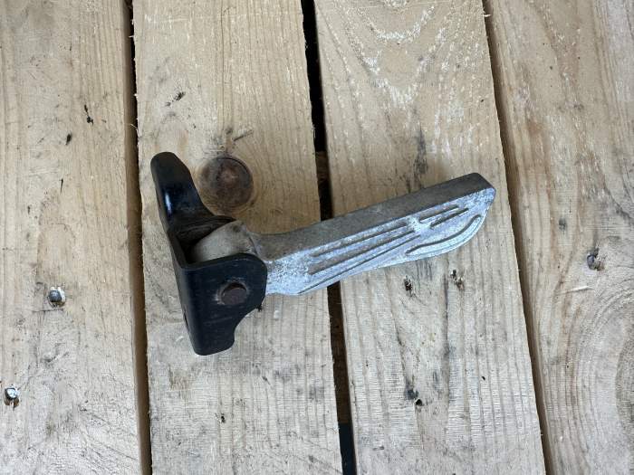 ESTRIBERA IZQ. SYM SYMPHONY SR125 2011