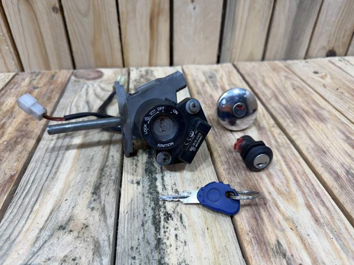 CLAUSOR + TAPON GASOLINA YAMAHA XMAX 125 2006