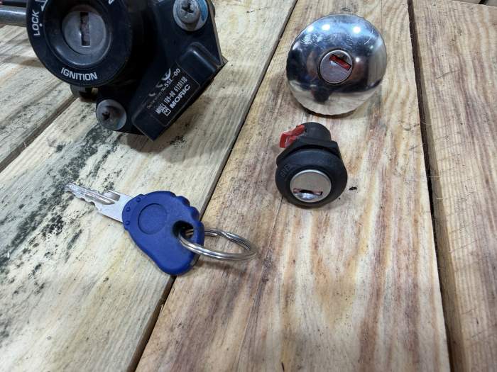 CLAUSOR + TAPON GASOLINA YAMAHA XMAX 125 2006