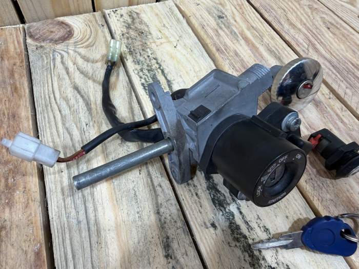 CLAUSOR + TAPON GASOLINA YAMAHA XMAX 125 2006