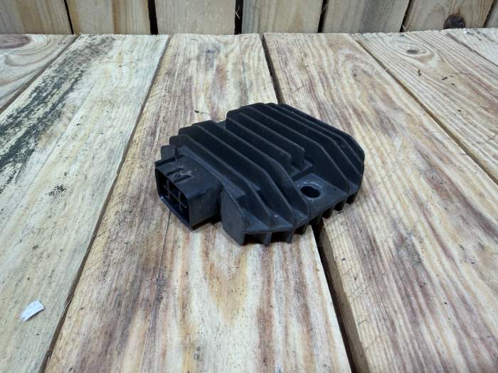 REGULADOR DE VOLTAJE XMAX 125 2006