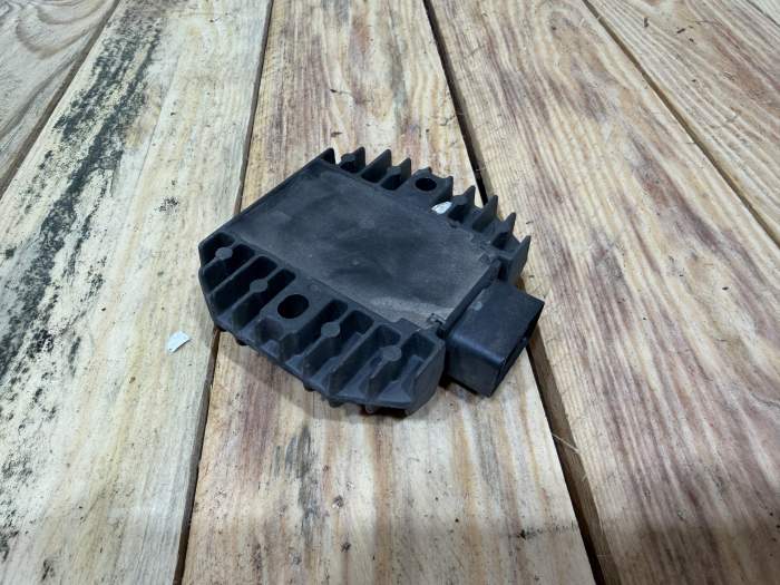 REGULADOR DE VOLTAJE XMAX 125 2006