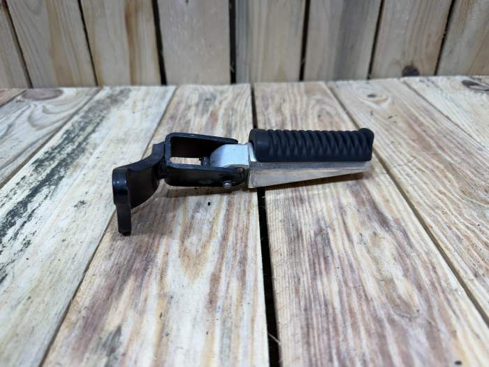 ESTRIBERA DERECHA YAMAHA XMAX 125 2006