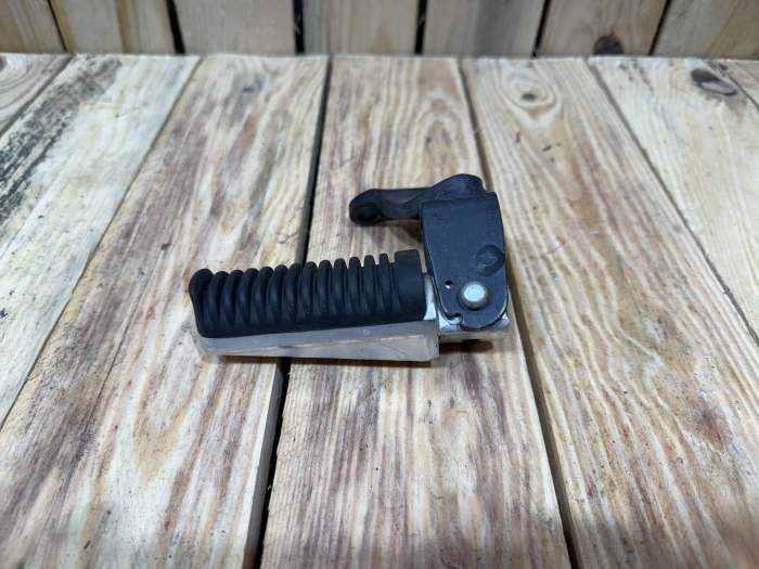 ESTRIBERA DERECHA YAMAHA XMAX 125 2006