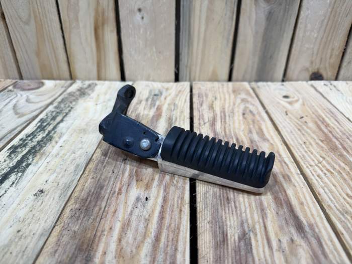 ESTRIBERA IZQUIERDA YAMAHA XMAX 125 2006