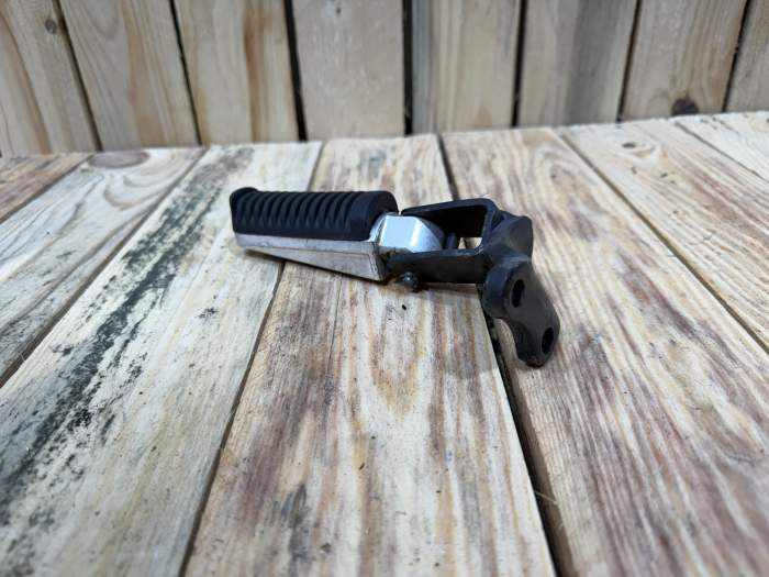 ESTRIBERA IZQUIERDA YAMAHA XMAX 125 2006