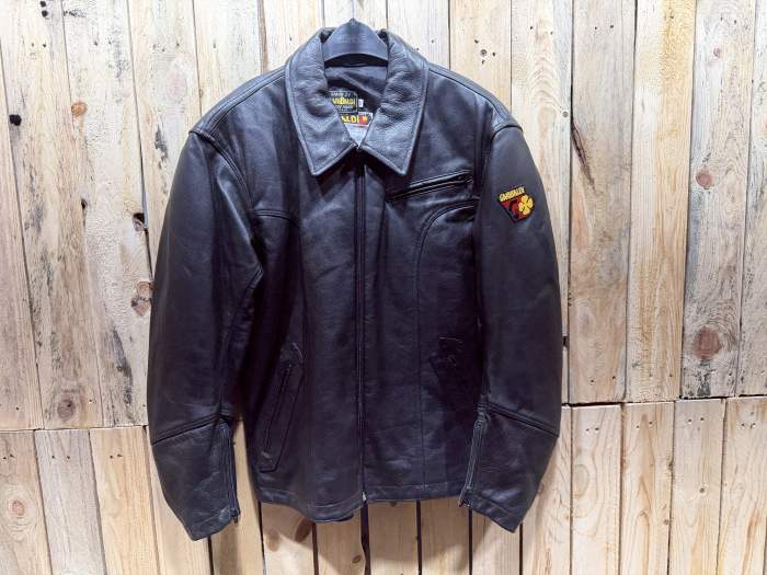 Chaqueta T-L Cuero Negro Garibaldi