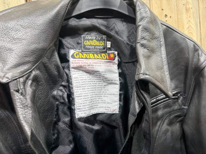 Chaqueta T-L Cuero Negro Garibaldi
