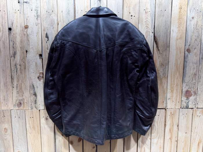 Chaqueta T-L Cuero Negro Garibaldi