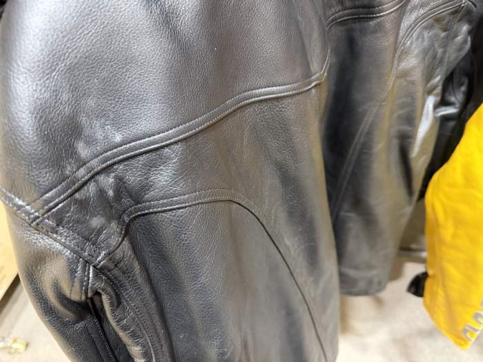 Chaqueta T-L Cuero Negro Garibaldi