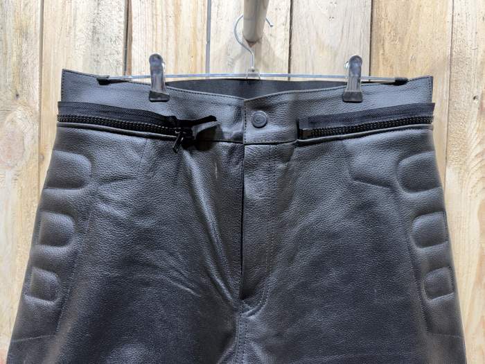 PANTALON T-M DE CUERO PARA MOTO GARIBALDI TR3