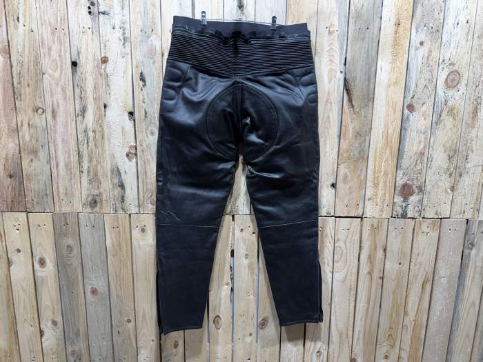 PANTALON T-M DE CUERO PARA MOTO GARIBALDI TR3