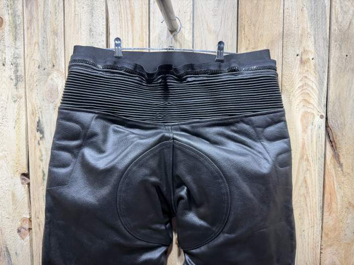 PANTALON T-M DE CUERO PARA MOTO GARIBALDI TR3
